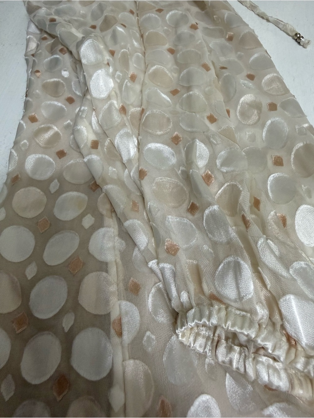 White House Black Market Ivory Sheer Boho Blouse Size S Textured Dot Tie Neck - Picture 11 of 15